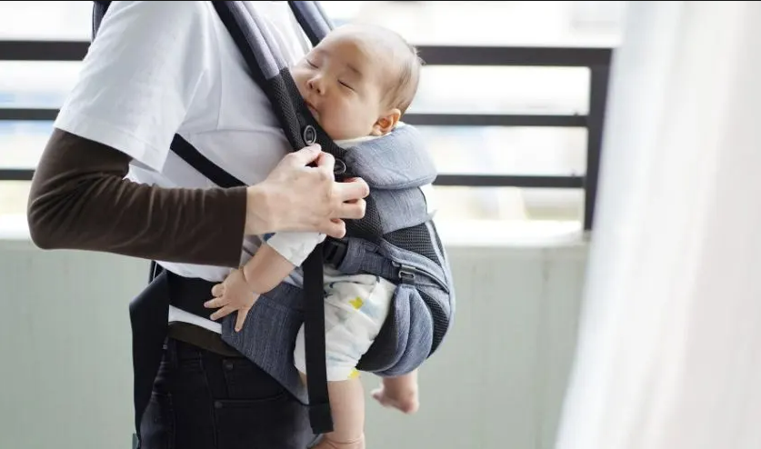 Kiểu địu em bé phù hợp với mẹ