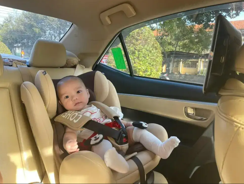 Chọn ghế ngồi oto cho bé phù hợp với dòng xe đang sử dụng