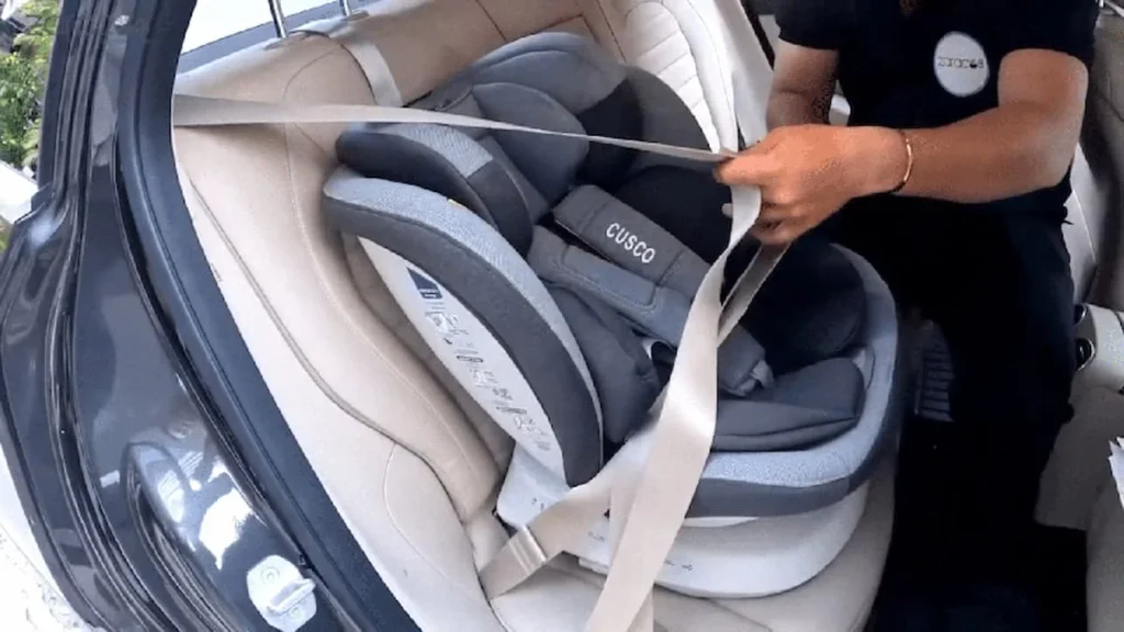 Cách lắp ghế an toàn trẻ em trên xe không có ISOFIX