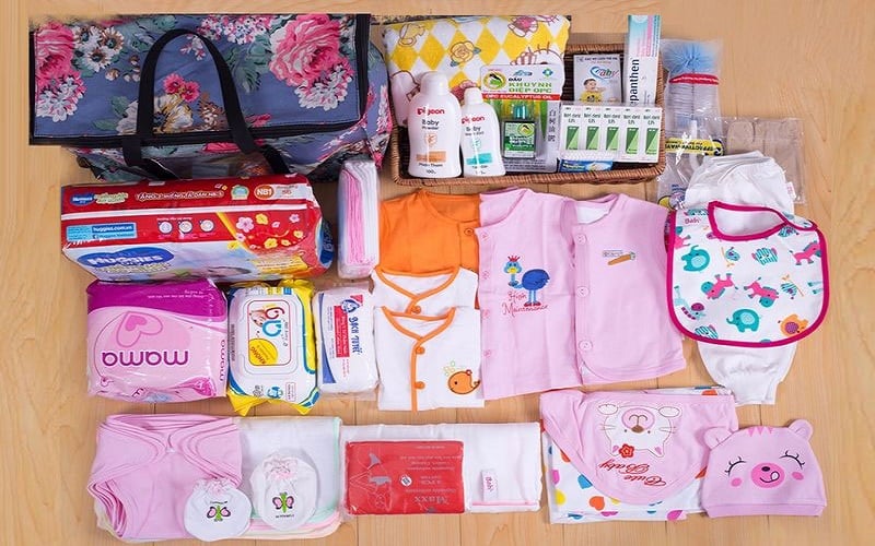 Quần áo, balo và đồ dùng cá nhân phù hợp cho bé đi học