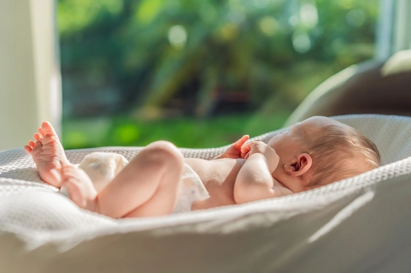 Cách bảo vệ da bé dưới ánh nắng