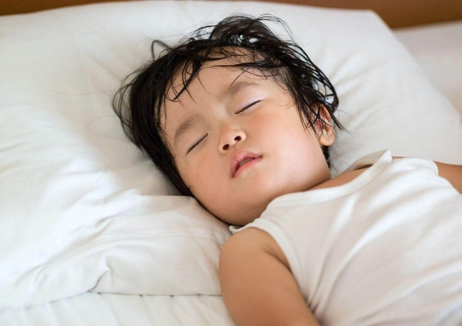 sai lầm ba mẹ hay mắc khi chăm bé lúc thời tiết giao mùa