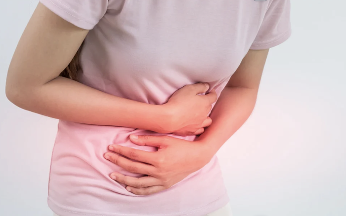 Vì sao bé gái tuổi dậy thì dễ bị đau bụng kinh?