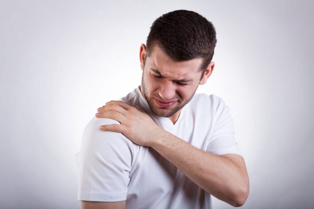 Đau vai gáy do căng cơ và stress kéo dài