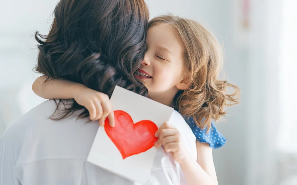 Dạy trẻ biết yêu thương bằng cách lấy cha mẹ làm gương