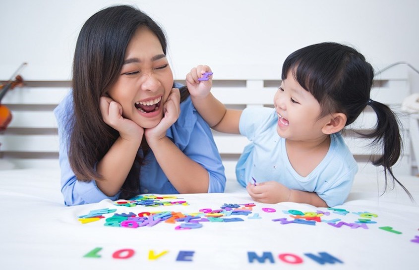 dạy trẻ biết yêu thương từ sơ sinh - 3 tuổi