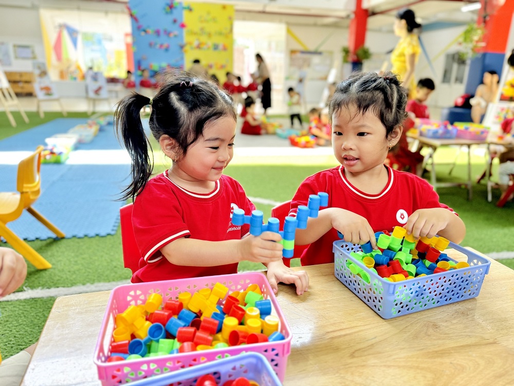 Chuẩn bị đồ dùng cho bé đi mẫu giáo